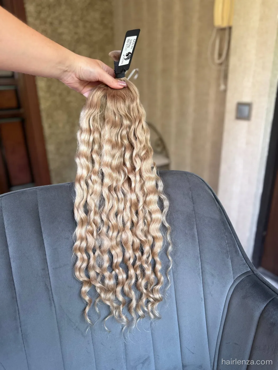 Curly natural hair, 23.5" (60 cm), 140 g — #LO183