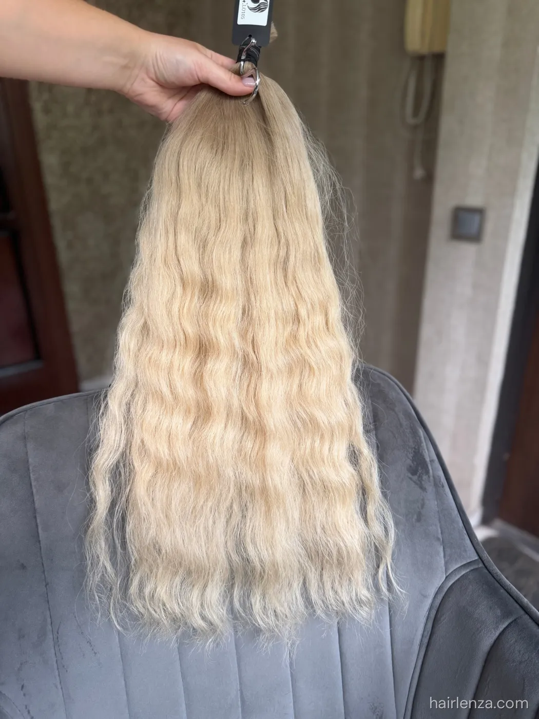 Wavy natural hair, 25.5" (65 cm), 137 g — #LO105