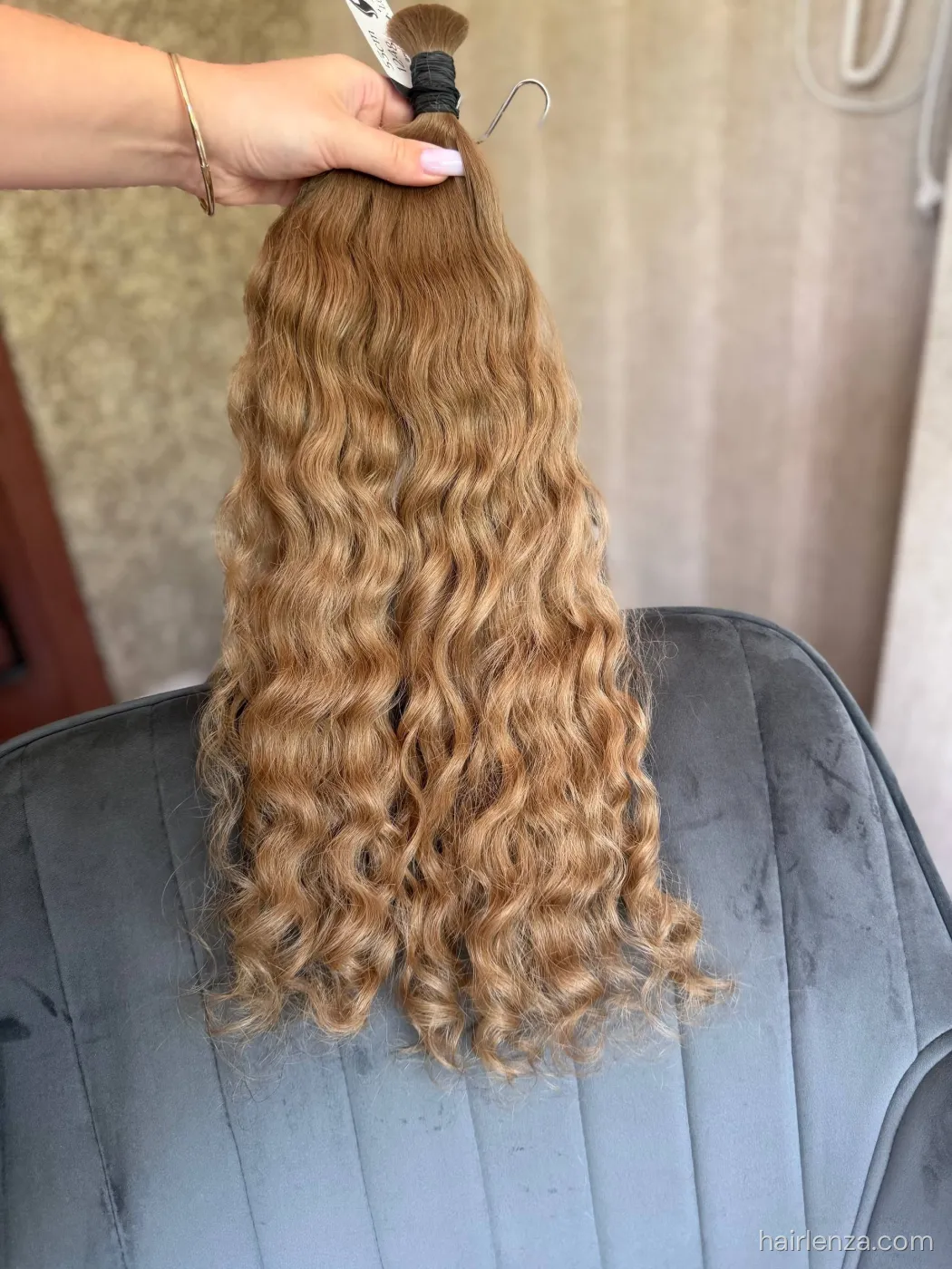 Curly natural hair, 21" (53 cm), 124 g — #LO164