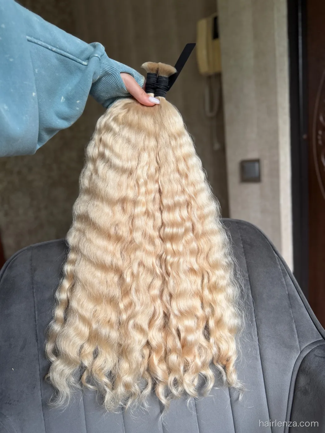 Curly natural hair, 23" (58 cm), 213 g — #LO231