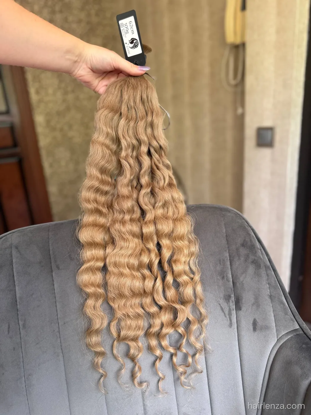 Curly natural hair, 24.5" (62 cm), 109 g — #LO191