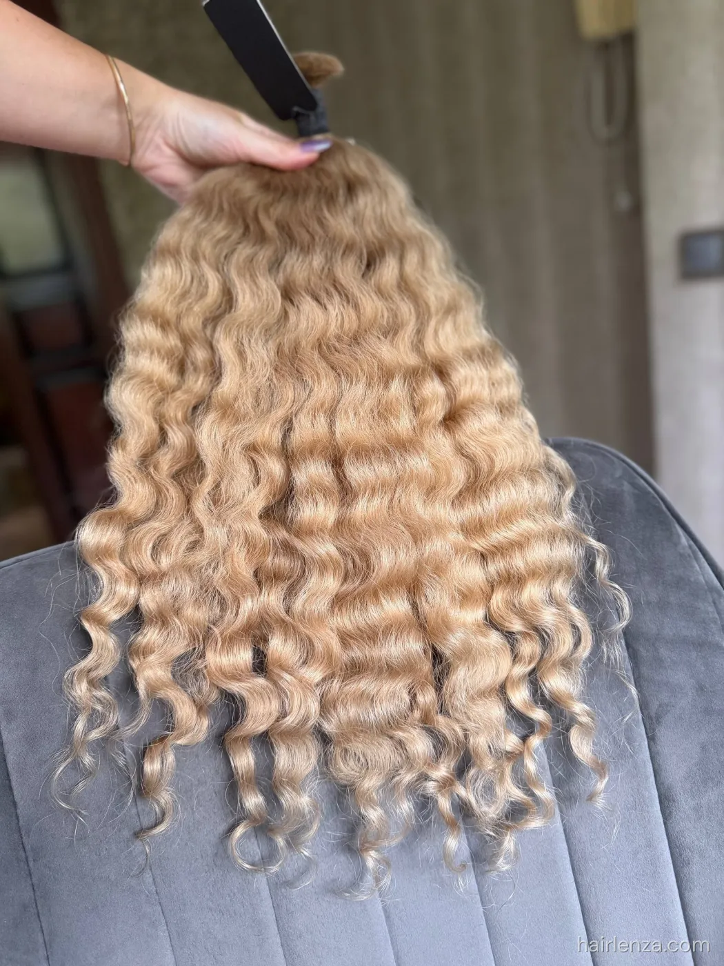 Curly natural hair, 21.5" (55 cm), 170 g — #LO138