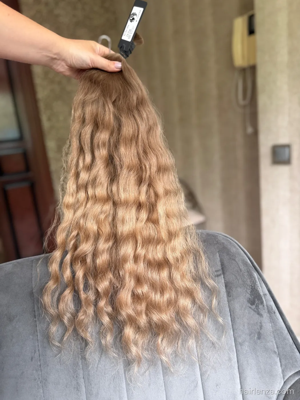 Wavy natural hair, 25" (63 cm), 112 g — #LO194