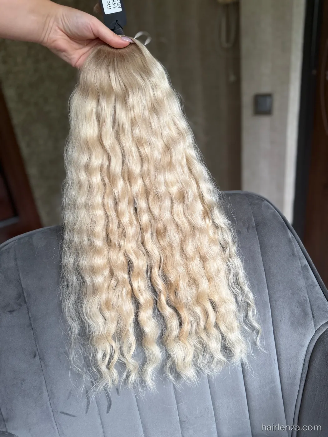 Wavy natural hair, 24" (61 cm), 138 g — #LO225