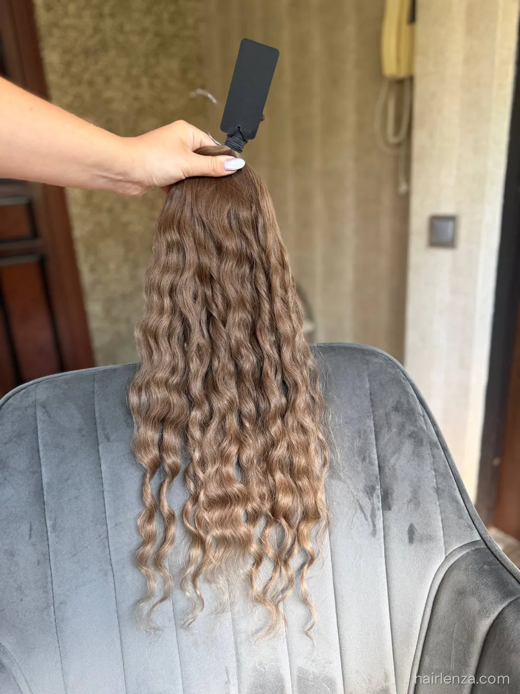 Curly natural hair, 23" (59 cm), 114 g — #LO192
