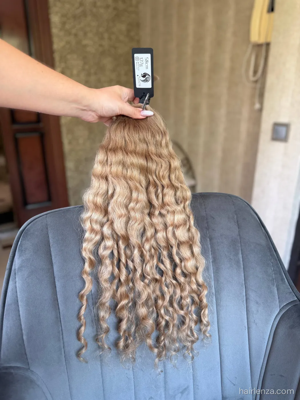 Curly natural hair, 23" (58 cm), 127 g — #LO179
