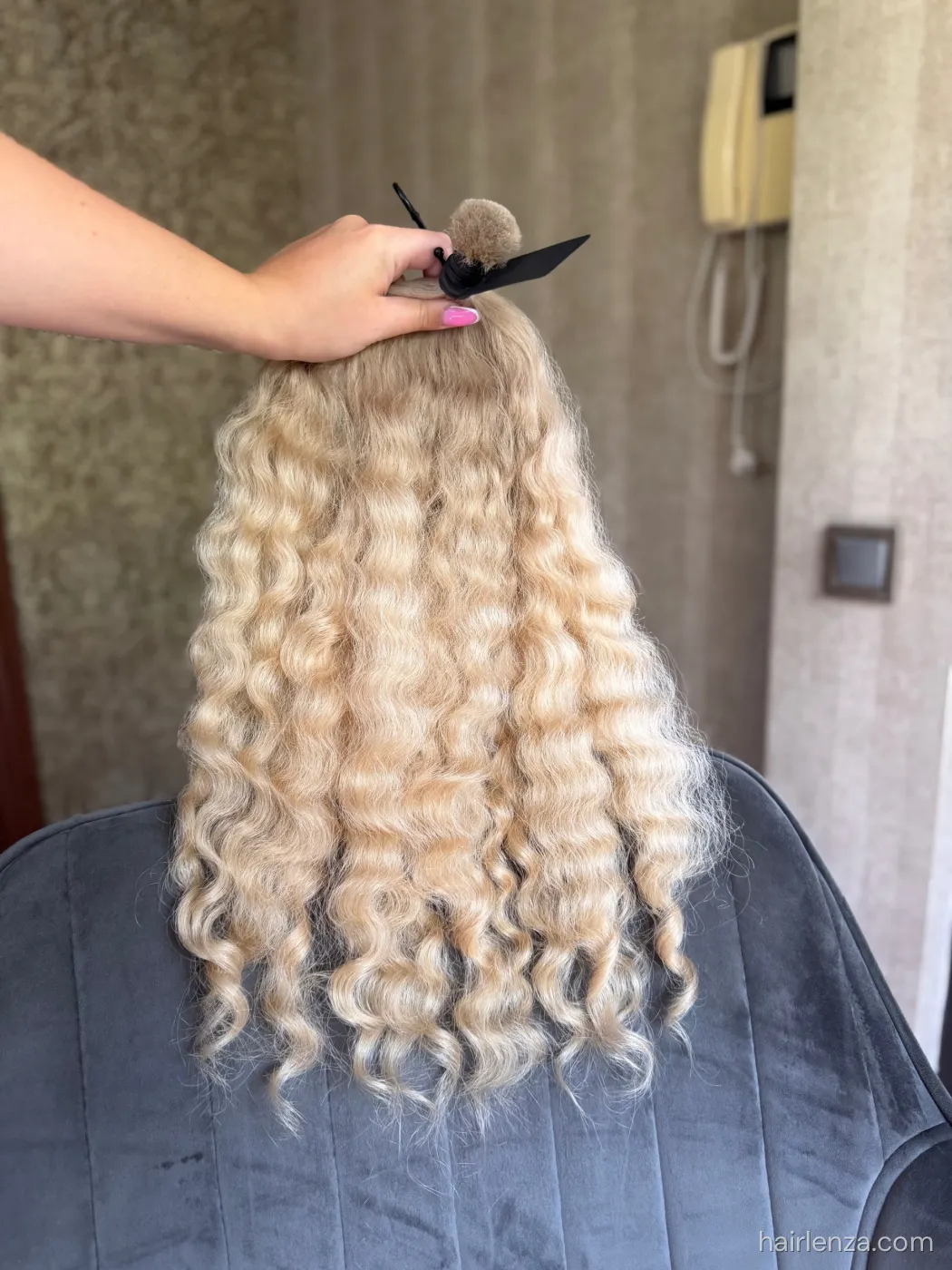 Curly natural hair, 22" (56 cm), 121 g — #LO207