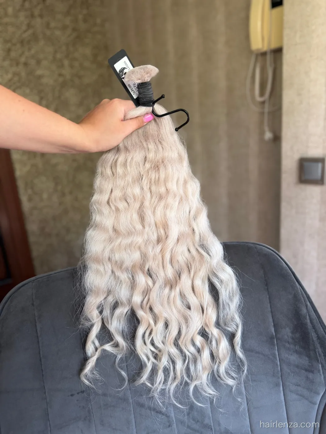 Wavy natural hair, 22.5" (57 cm), 137 g — #LO205