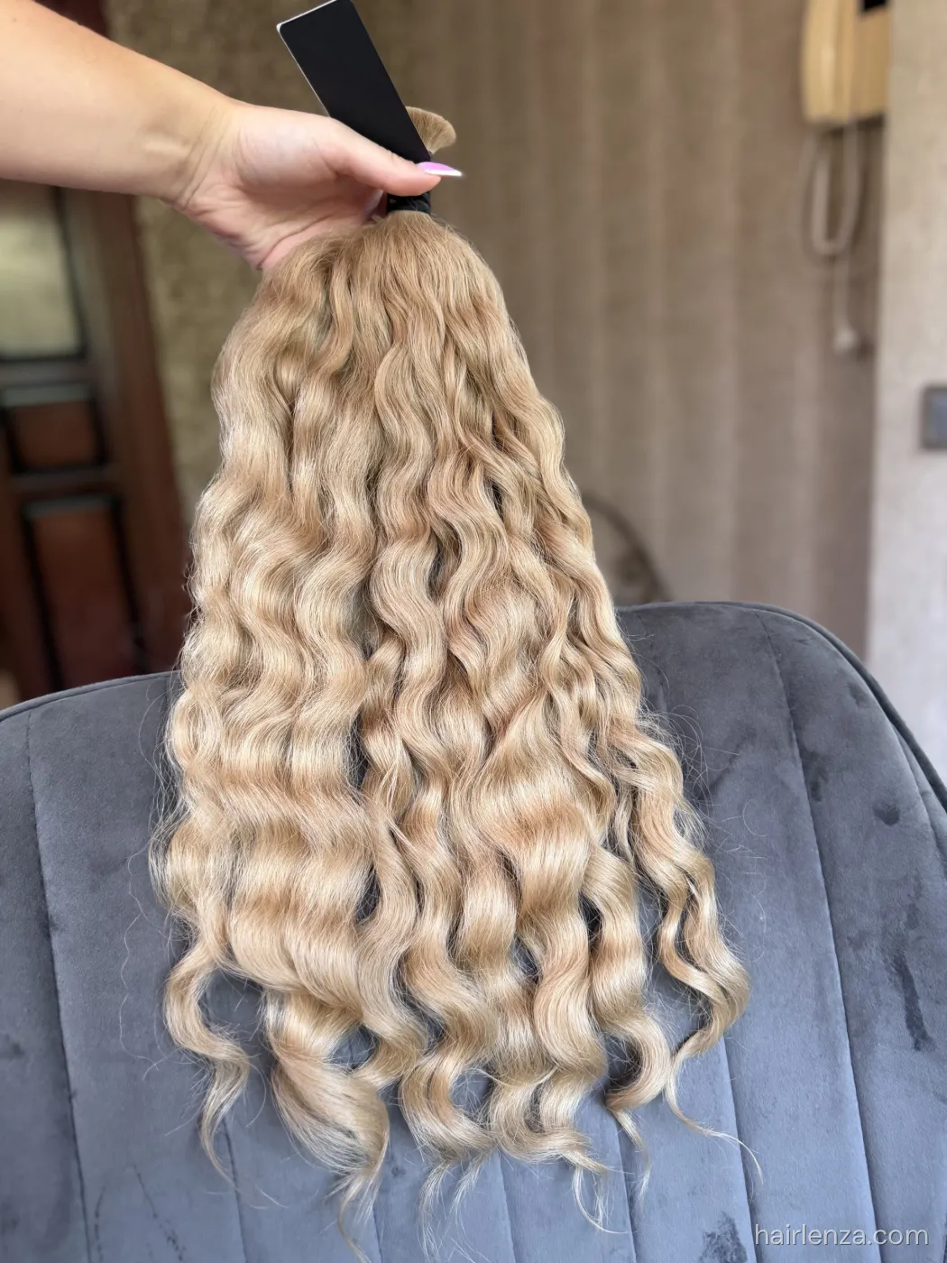 Curly natural hair, 22" (56 cm), 168 g — #LO166