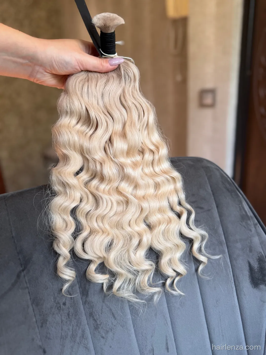 Curly natural hair, 17" (43 cm), 108 g — #LO77