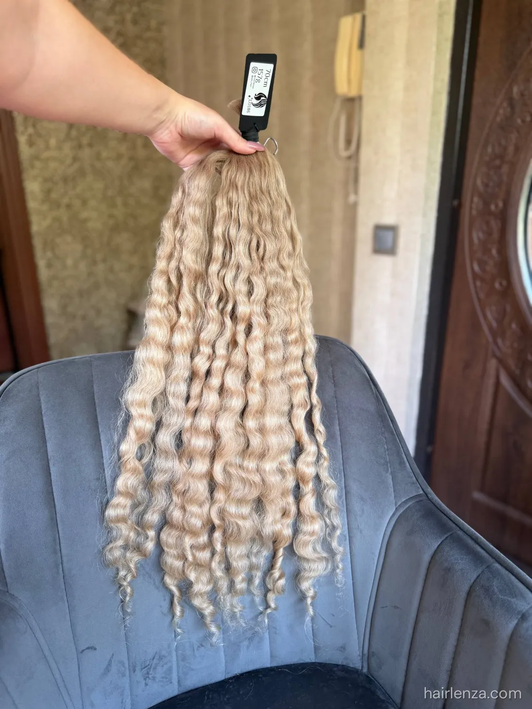 Curly natural hair, 27.5" (70 cm), 157 g — #LO186