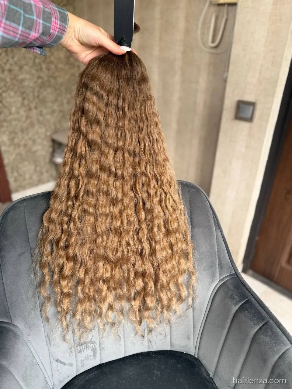 Curly natural hair, 29.5" (75 cm), 208 g — #LO152