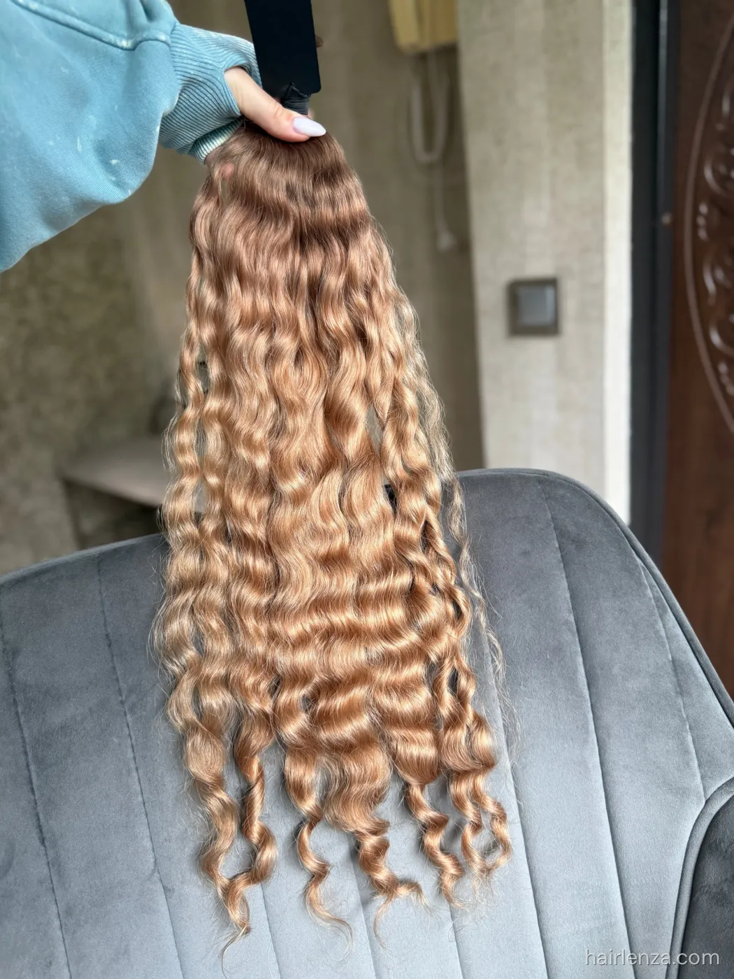 Curly natural hair, 24" (61 cm), 127 g — #LO234