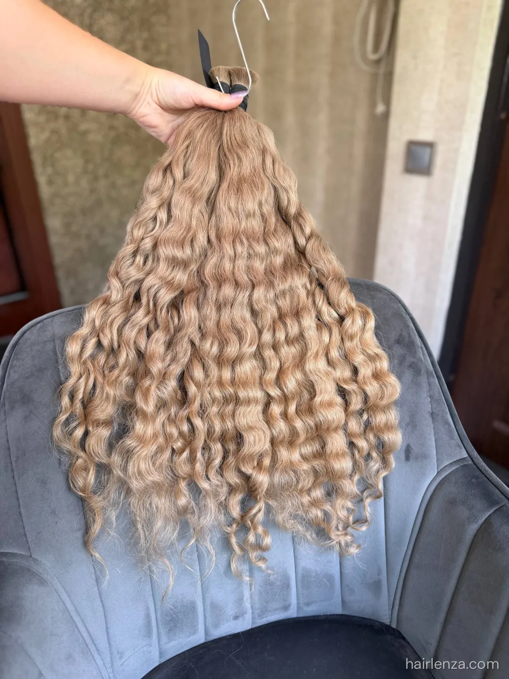 Curly natural hair, 25" (63 cm), 276 g — #LO190