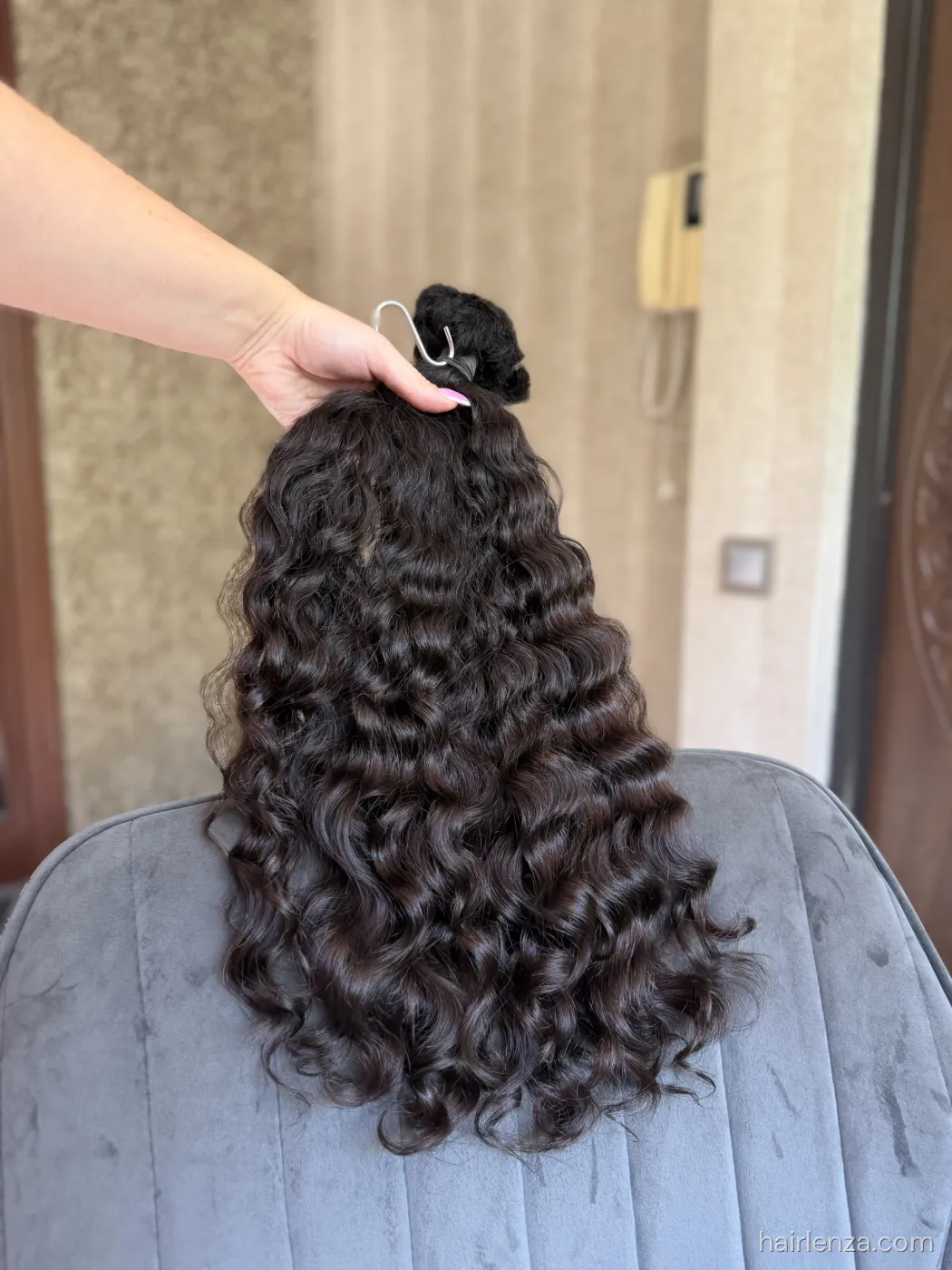 Curly natural hair, 21" (53 cm), 177 g — #UU82