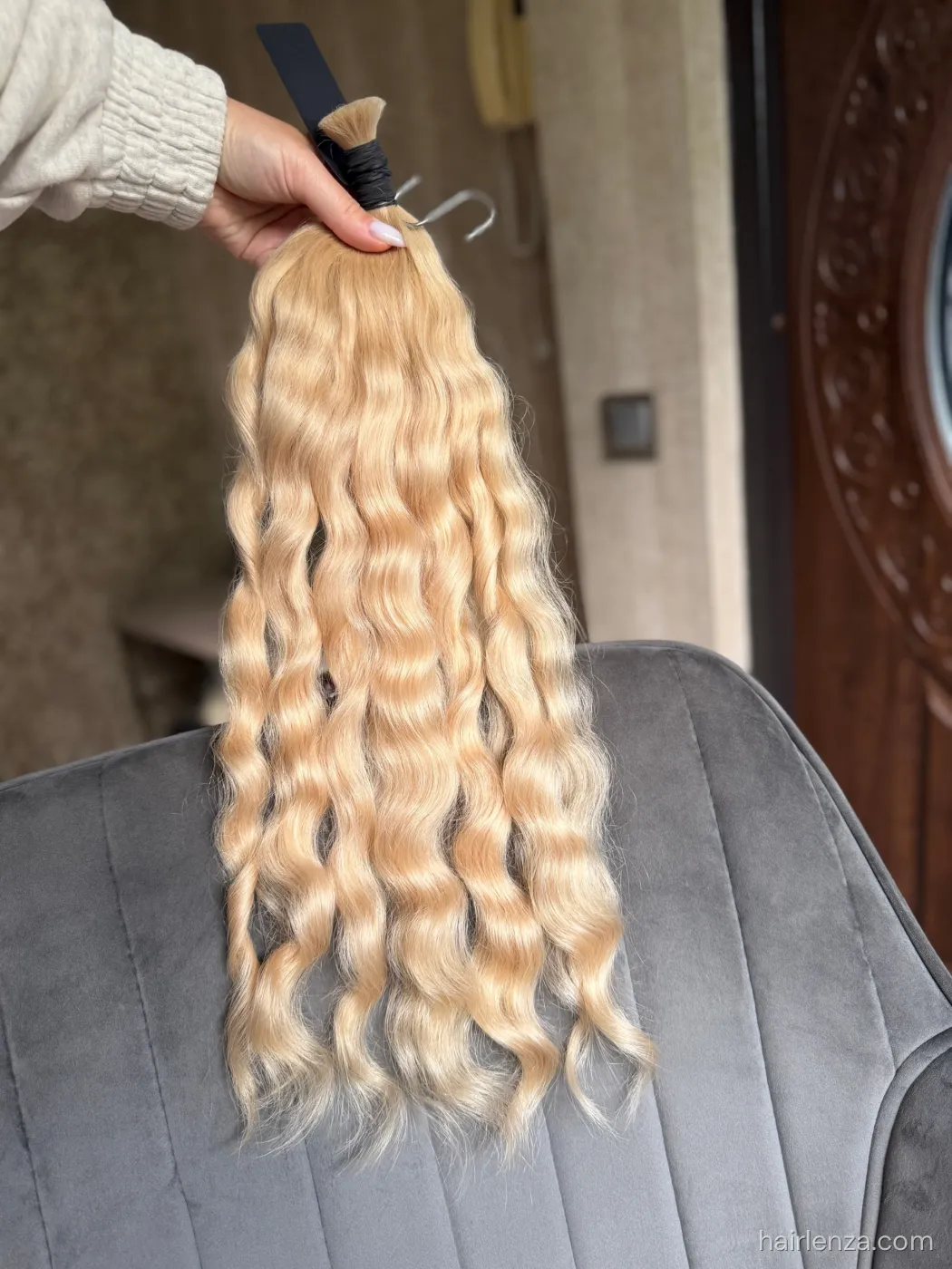 Curly natural hair, 21.5" (55 cm), 114 g — #LO243