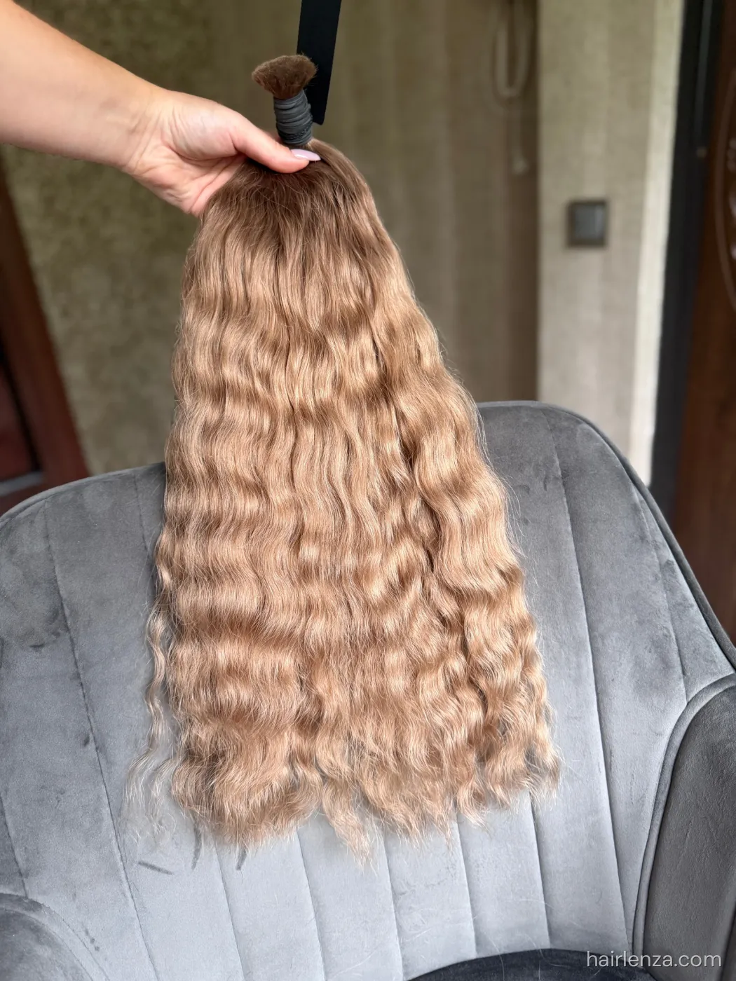 Wavy natural hair, 23" (58 cm), 153 g — #LO222