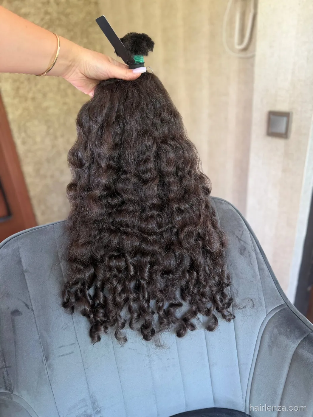 Curly natural hair, 23" (58 cm), 215 g — #UU100