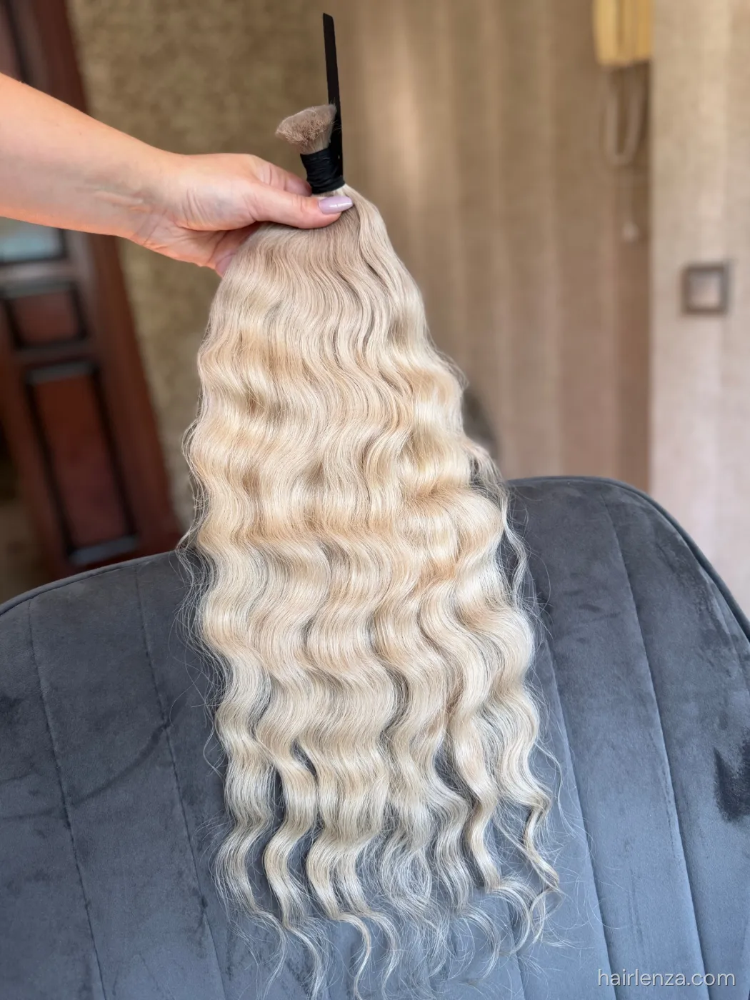 Curly natural hair, 23" (58 cm), 121 g — #LO93
