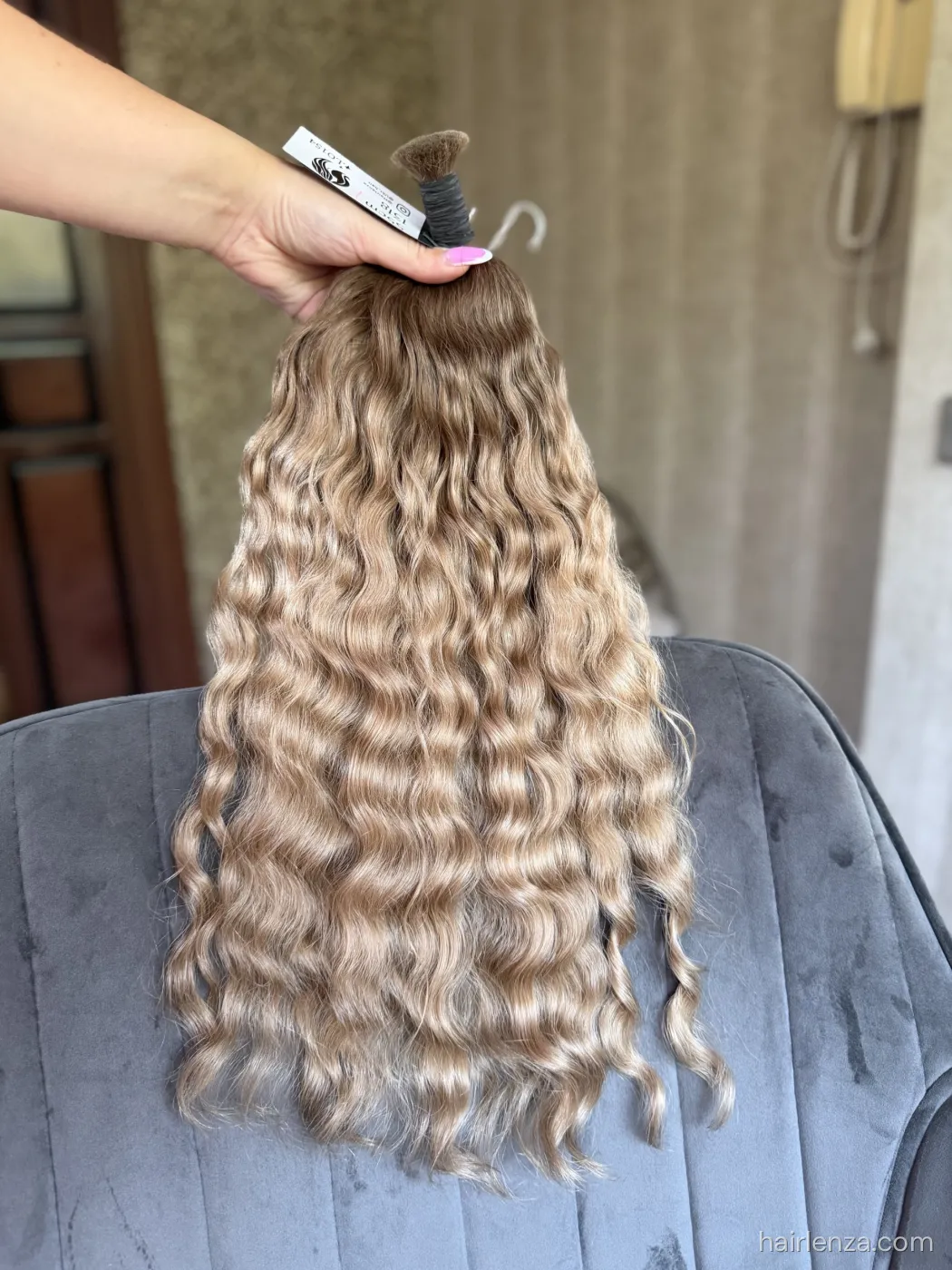 Curly natural hair, 21.5" (55 cm), 131 g — #LO154A