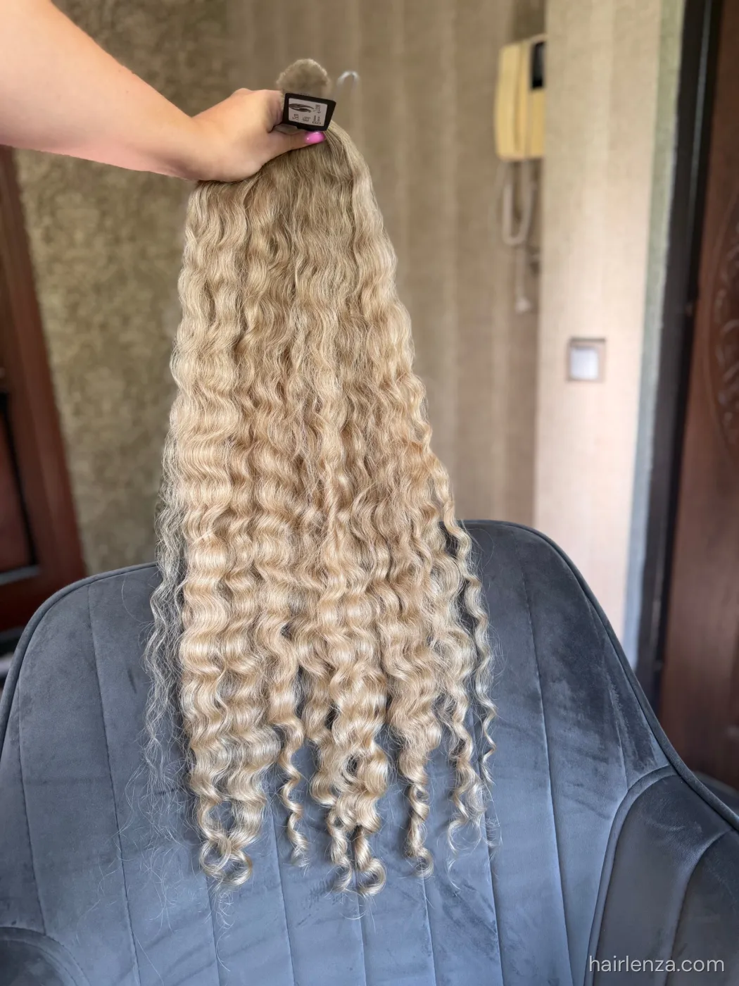 Curly natural hair, 29.5" (75 cm), 183 g — #LO198